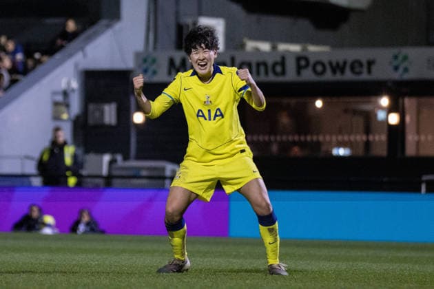 Toko Koga (32 Tottenham Hotspur) celebrates a penalty during the penalty shootout between London City Lionesses and Tottenham Hotspur in the Adobe Women?s FA Cup 5th Round at CopperJax Community Stadium, Bromley, London, England on Monday 23rd February 2026. Copyright: xClairexJeffreyx xSPPx Sportspressphoto_SPR97051