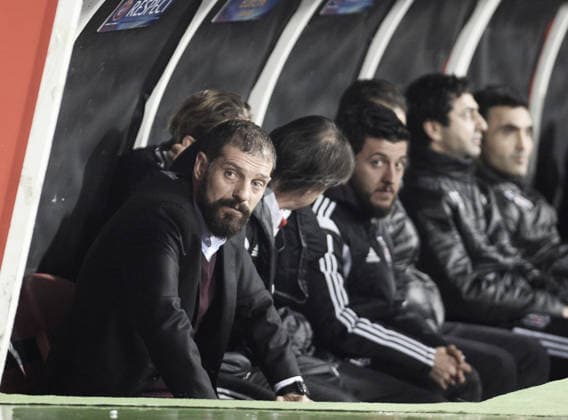 Besiktas vs Tottenham: UEFA Europa League ISTANBUL, TURKEY - DECEMBER 11: Head coach of Besiktas, Slaven Bilic (L), is seen during the UEFA Europa League Group C match between Besiktas JK and Tottenham Hotspur FC at Ataturk Olympic Stadium on December 11, 2014 in Istanbul, Turkey. Istanbul Istanbul. Editorial use only. Please get in touch for any other usage.  Copyright: x2025xAnadoluxBerkxÖzkanx