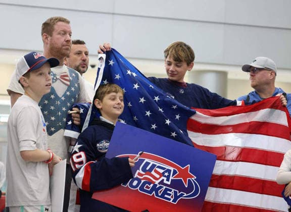 February 23, 2026: From left, Grant Vlaardingerbroek, his father Matt Vlaardingerbroek, Jason Vishio and his sons, Brodhi and Brecken Vishio, hold a flag as they wait for the United States men s hockey team to arrive at Miami International Airport on Monday, Feb. 23, 2026, in Miami. The team flew in from Milan after defeating Canada to win the gold medal at the 2026 Winter Olympics in Milano-Cortina, Italy.  - ZUMAm67_ 20260223_zaf_m67_006 Copyright: xAliexSkowronskix Sports News - February 23, 2026  - ZUMA0848 20260223_zaf_m67_006 Copyright: xIMAGO AliexSkowronskix