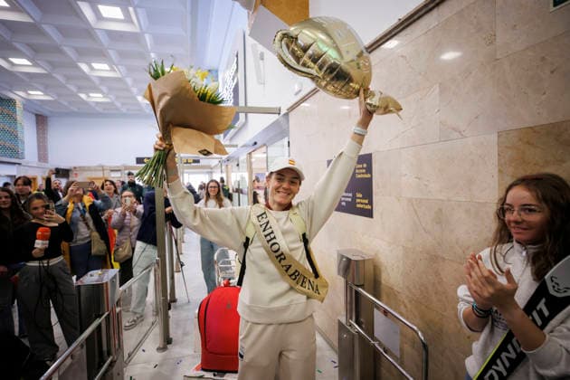 Granada recibe a la medallista en los Juegos Olímpicos de Invierno 2026, Ana Alonso La esquiadora granadina, Ana Alonso a su llegada a Granada, tras ganar el bronce en la prueba de sprint de esquí de montana de los Juegos Olímpicos de Milan-Cortina 2026. A 24 de febrero de 2026, en Granada (Andalucía, Espana). La esquiadora de Monachil, Ana Alonso, ha conquistado la medalla de bronce en la prueba de sprint de esquí de montana en los Juegos Olímpicos de Invierno de Milán-Cortina 2026. Es la primera medalla para Espana en la cita italiana, sumando este bronce la sexta medalla olímpica invernal al medallero histórico de Espana, que vuelve a aumentar con el oro conseguido por Cardona en la misma cita. 24 FEBRERO 2026 Álex Cá Granada (Andalucia, Espana) Granada (Andalucia, Espana) Espana *** Granada receives the medalist in the Olympic Winter Games 2026, Ana Alonso The skier from Granada, Ana Alonso on her arrival in Granada, after winning bronze in the sprint ski mountaineering event at the Olympic Games of Milan Cortina 2026 On February 24, 2026, in Granada Andalusia, Spain The skier from Monachil, Ana Alonso, has won the bronze medal in the sprint ski mountaineering event at the Olympic Winter Games in Milan Cortina 2026 It is the first medal for Spain in the Italian event, adding this bronze the sixth Olympic winter medal to the historical medal list of Spain, which increases again with the gold medal won by Cardona in the same event 24 FEBRUARY 2026 Álex Cálex Granada Granada Andalucia, Espana Granada Andalucia, Espana Spain  Copyright: xÃlexxCamarax 7317225
