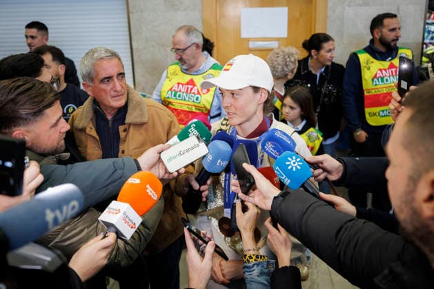 Granada recibe a la medallista en los Juegos Olímpicos de Invierno 2026, Ana Alonso La esquiadora granadina, Ana Alonso, atiende a los medios a su llegada a Granada, tras ganar el bronce en la prueba de sprint de esquí de montana de los Juegos Olímpicos de Milan-Cortina 2026. A 24 de febrero de 2026, en Granada (Andalucía, Espana). La esquiadora de Monachil, Ana Alonso, ha conquistado la medalla de bronce en la prueba de sprint de esquí de montana en los Juegos Olímpicos de Invierno de Milán-Cortina 2026. Es la primera medalla para Espana en la cita italiana, sumando este bronce la sexta medalla olímpica invernal al medallero histórico de Espana, que vuelve a aumentar con el oro conseguido por Cardona en la misma cita. 24 FEBRERO 2026 Álex Cá Granada (Andalucia, Espana) Granada (Andalucia, Espana) Espana *** Granada receives the medalist in the Olympic Winter Games 2026, Ana Alonso The skier from Granada, Ana Alonso, attends the media on her arrival in Granada, after winning bronze in the sprint ski mountaineering event at the Olympic Games of Milan Cortina 2026 On February 24, 2026, in Granada Andalusia, Spain The skier from Monachil, Ana Alonso, has won the bronze medal in the sprint ski mountaineering event at the Olympic Winter Games in Milan Cortina 2026 It is the first medal for Spain in the Italian event, adding this bronze the sixth Olympic winter medal to the historical medal list of Spain, which increases again with the gold medal won by Cardona in the same event 24 FEBRUARY 2026 Álex Cálex Granada Granada Andalucia, Espana Granada Andalucia, Espana Spain  Copyright: xÃlexxCamarax 7317250