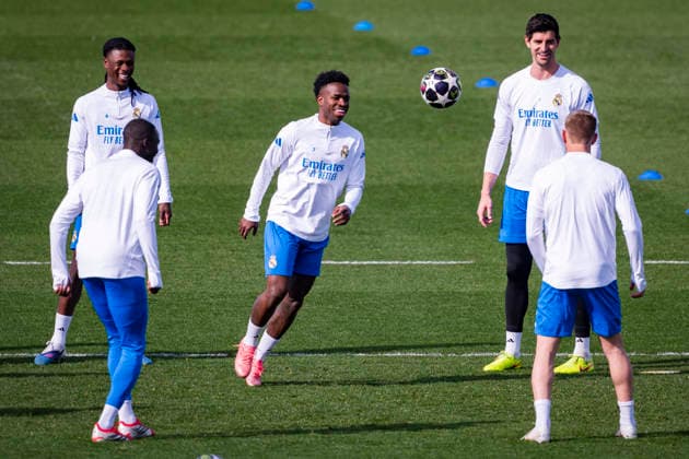 Real Madrid CF Training Session And press conference, PK, Pressekonferenz - UEFA Champions League 2025 26 League Knockout Play-off Second Leg Vinicius Junior of Real Madrid (C) is seen training with his teammates during the Training Session and Press Conference ahead of the UEFA Champions League 2025 26 League Knockout Play-off Second Leg against SL Benfica at Ciudad Real Madrid on February 24, 2026 in Madrid, Spain. Valdebebas Ciudad Real Madrid Madrid Spain Copyright: xAlbertoxGardinx AGardin_20260224_Foot_Champ_Real_Mad_PC_0300