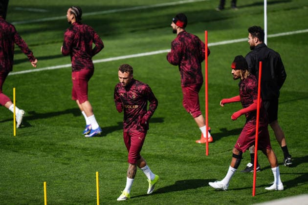 Ahead of the Juventus v Galatasaray - UEFA Champions League ISTANBUL, TURKIYE - FEBRUARY 24: Noa Lang (L) and Sacha Boey (R) of Galatasaray attend the training session ahead of the UEFA Champions League round of 16 play-off second leg match against Juventus at the Kemerburgaz Metin Oktay Training Facilities in Istanbul, Turkiye on February 24, 2026. Hakan Akgun Anadolu Istanbul Turkey. Editorial use only. Please get in touch for any other usage.  Copyright: x2026xAnadoluxHakanxAkgunx