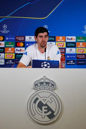 Thibaut Courtois seen during the Real Madrid Training Session and press conference, PK, Pressekonferenz before UCL knock out game against SL Benfica (Maciej Rogowski Ball Raw Images) Madrid Ciudad Real Madrid Spain Copyright: xMaciejxRogowskix maciejrogowski_conference_realmadrid-thibaoutcourtois_2526-13