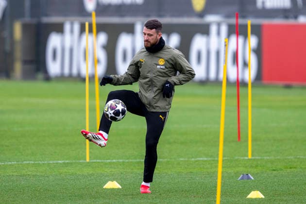24.02.2026: Fußball: Training von Borussia Dortmund auf dem Trainingsgelände in Brackel vor dem Rückspiel in den Play Offs der Champions League bei Atalanta Bergamo. Salih Özcan (Borussia Dortmund) in Aktion. Copyright: xDavidxInderliedx