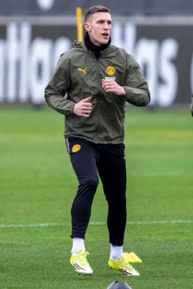 24.02.2026: Fußball: Training von Borussia Dortmund auf dem Trainingsgelände in Brackel vor dem Rückspiel in den Play Offs der Champions League bei Atalanta Bergamo. Nico Schlotterbeck (Borussia Dortmund) in Aktion. Copyright: xDavidxInderliedx