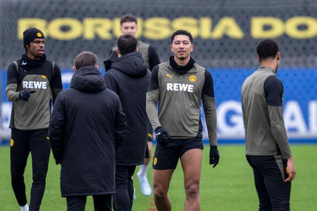 24.02.2026: Fußball: Training von Borussia Dortmund auf dem Trainingsgelände in Brackel vor dem Rückspiel in den Play Offs der Champions League bei Atalanta Bergamo. Jobe Bellingham (Borussia Dortmund) in Aktion. Copyright: xDavidxInderliedx