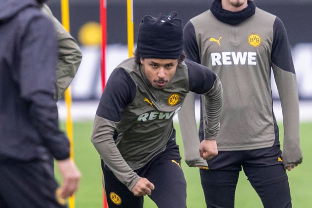 24.02.2026: Fußball: Training von Borussia Dortmund auf dem Trainingsgelände in Brackel vor dem Rückspiel in den Play Offs der Champions League bei Atalanta Bergamo. Karim Adeyemi (Borussia Dortmund) in Aktion. Copyright: xDavidxInderliedx