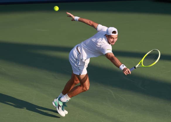 Jan-Lennard Struff (GER), Dubai Duty Free Tennis Championships, Dubai, U.A.E. Tennis - Dubai Tennis Championships 2025 - ATP, Tennis Herren - Dubai Duty Free Tennis Stadium - Dubai - - United Arab Emirates - 24 February 2026. Copyright: xJuergenxHasenkopfx