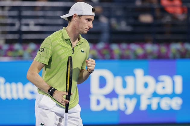 Ugo Humbert macht die Faust und jubelt,Jubel,Freude, Emotion, Dubai Duty Free Tennis Championships, Dubai, U.A.E. Tennis - Dubai Tennis Championships 2025 - ATP, Tennis Herren - Dubai Duty Free Tennis Stadium - Dubai - - United Arab Emirates - 24 February 2026. Copyright: xJuergenxHasenkopfx