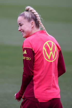 Frankfurt am Main, Deutschland 24. Februar 2026: Vorbereitung auf das Frauen WM-Qualifikationsspiel Deutschland vs. Slovenien - Training Im Bild: Giulia Gwinn (Deutschland) beim Training auf dem DFB-Campus in Frankfurt Copyright: HMBxMedia MadeleinexFantini