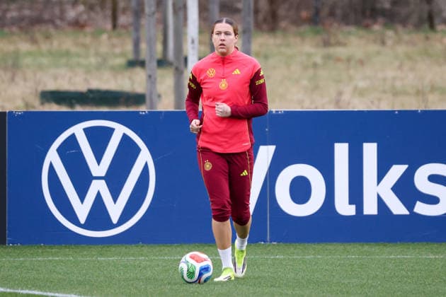 Frankfurt am Main, Deutschland 24. Februar 2026: Vorbereitung auf das Frauen WM-Qualifikationsspiel Deutschland vs. Slovenien - Training Im Bild: Larissa Mühlhaus Muehlhaus (Deutschland), eigentlich der deutschen U23 Fußballnationalmannschaft der Frauen angehörig, rückt für die verletzte Selina Cerci (Deutschland) in die A-Nationalmannschaft des DFB-Frauenteams nach und trainiert beim DFB-Campus in Frankfurt Copyright: HMBxMedia MadeleinexFantini