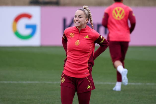 Frankfurt am Main, Deutschland 24. Februar 2026: Vorbereitung auf das Frauen WM-Qualifikationsspiel Deutschland vs. Slovenien - Training Im Bild: Giulia Gwinn (Deutschland) beim Training auf dem DFB Campus in Frankfurt Copyright: HMBxMedia MadeleinexFantini