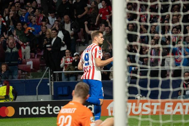 Sørloth (N9) celebrates Atletico de Madrid first goal versus Mignolet (N22) during UEFA Champions League match between Atletico de Madrid and Club Brugge KV at the Estadio Riyadh Air Metropolitano in Madrid, Spain  Copyright: xAndresxLopezxSheridanxx xSPPx Sportspressphoto_SPR97155