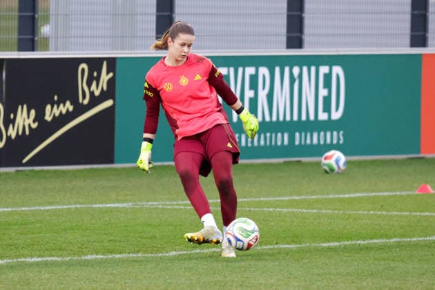 24.02.2026, xgrfx, Fussball DFB-Medientermine, Deutsche Frauennationalmannschaft - Training v.l. Stina Johannes (Deutsche Frauennationalmannschaft) (DFL DFB REGULATIONS PROHIBIT ANY USE OF PHOTOGRAPHS as IMAGE SEQUENCES and or QUASI-VIDEO) Frankfurt am Main