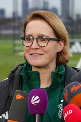 24.02.2026, xgrfx, Fussball DFB-Medientermine, Deutsche Frauennationalmannschaft - Training v.l. Saskia Bartusiak (Deutsche Frauennationalmannschaft) (DFL DFB REGULATIONS PROHIBIT ANY USE OF PHOTOGRAPHS as IMAGE SEQUENCES and or QUASI-VIDEO) Frankfurt am Main