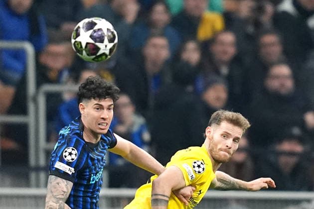 Inter Milan™s Alessandro Bastoni fight for the ball with Glimt™s Ole Didrik Blomberg during the Uefa Champions League soccer match between Inter and Bodo Glimt at the San Siro Stadium in Milan , north Italy - Tuesday , February 24 , 2026. - Soccer .  Copyright: xSpada LaPressex