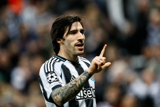Newcastle United v QarabaÄü FK UEFA Champions League Sandro Tonali of Newcastle United celebrates after scoring his teams first goal during the UEFA Champions League Knockout Play-off Second Leg match at St. James s Park, Newcastle 24 02 2026 UK Newspapers OUT Copyright: xMaxxTomlinsonx FIL-23037-0039