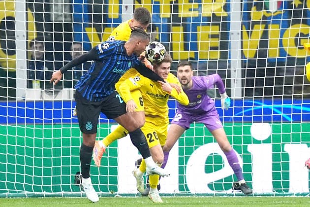 Inter Milan s Manuel Akanji fight for the ball with Glimt™s Fredrik Sjovold during the Uefa Champions League soccer match between Inter and Bodo Glimt at the San Siro Stadium in Milan , north Italy - Tuesday , February 24 , 2026. - Soccer .  Copyright: xSpada LaPressex