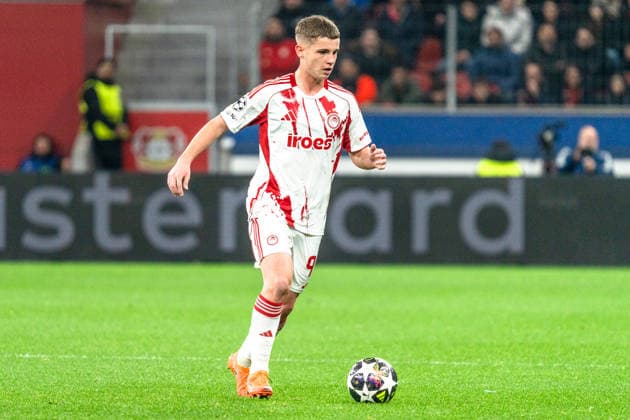 UEFA Champions League 2025 2026 Bayer 04 Leverkusen vs. Olympiakos Piräus, Play-Offs Rückrunde, Dienstag, 23.02.2026 BayArena (Nordrhein-Westfalen, Deutschland) Christos Mouzakitis (Olympiakos Piräus, 96) am Ball Copyright: xCelinaxLeiersx