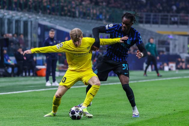 Yann Aurel Ludger Bissek of FC Internazionale competes for the ball with Jens Petter Hauge of FK Bodo Glimt during UEFA Champions League 2025 26 League Knockout Play-off Second Leg football match between FC Internazionale and FK Bodo Glimt at San Siro Stadium in Milan  Copyright: xFabrizioxCarabelli IPAxSportx xipa-agency.netx xx IPA_71977976 IPA_Agency_IPA71977976