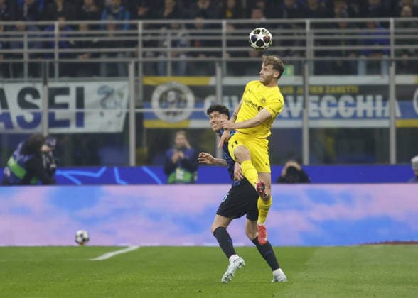 Ole Didrik Blomberg of FK Bodo Glimt and Alessandro Bastoni of FC Inter during the Uefa Champions League, second leg play-off, season 2025 2026, football match between, FC Internazionale Milano v Fotballklubben Bodo Glimt on 24 February 2026 at â?? Giuseppe Meazza Stadium, San Siro, Milan, Italy Photo Nderim Kaceli  Copyright: xNderimxKaceli IPAxSportx xipa-agency.netx xx IPA_71977996 IPA_Agency_IPA71977996