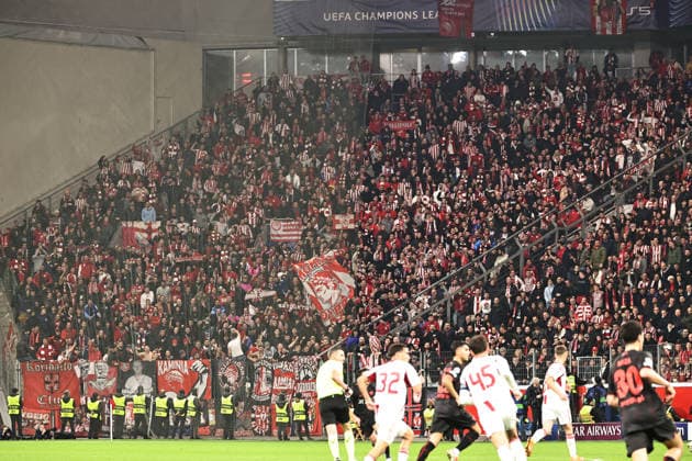 GER, Champions League, Bayer Leverkusen vs Olympiakos Piräus 24.02.2026, BayArena, Leverkusen, GER, Champions League, Bayer Leverkusen vs Olympiakos Piräus im Bild der Gäste-Block der griechischen Fans von Olympiakos Piräus