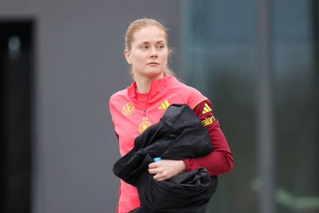 24.02.2026, xgrfx, Fussball DFB-Medientermine, Deutsche Frauennationalmannschaft - Training v.l. Sjoeke Nüsken (Deutsche Frauennationalmannschaft) (DFL DFB REGULATIONS PROHIBIT ANY USE OF PHOTOGRAPHS as IMAGE SEQUENCES and or QUASI-VIDEO) Frankfurt am Main