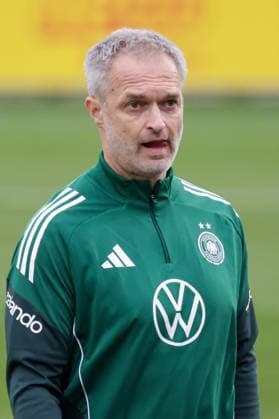 24.02.2026, xgrfx, Fussball DFB-Medientermine, Deutsche Frauennationalmannschaft - Training v.l. Christian Wück (Deutsche Frauennationalmannschaft) (DFL DFB REGULATIONS PROHIBIT ANY USE OF PHOTOGRAPHS as IMAGE SEQUENCES and or QUASI-VIDEO) Frankfurt am Main