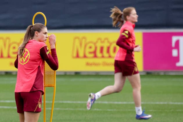 24.02.2026, xgrfx, Fussball DFB-Medientermine, Deutsche Frauennationalmannschaft - Training v.l. Jule Brand (Deutsche Frauennationalmannschaft) (DFL DFB REGULATIONS PROHIBIT ANY USE OF PHOTOGRAPHS as IMAGE SEQUENCES and or QUASI-VIDEO) Frankfurt am Main