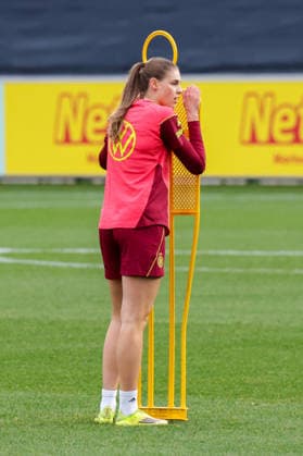24.02.2026, xgrfx, Fussball DFB-Medientermine, Deutsche Frauennationalmannschaft - Training v.l. Jule Brand (Deutsche Frauennationalmannschaft) (DFL DFB REGULATIONS PROHIBIT ANY USE OF PHOTOGRAPHS as IMAGE SEQUENCES and or QUASI-VIDEO) Frankfurt am Main