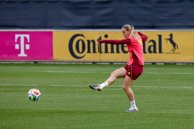 24.02.2026, xgrfx, Fussball DFB-Medientermine, Deutsche Frauennationalmannschaft - Training v.l. Klara Bühl (Deutsche Frauennationalmannschaft) (DFL DFB REGULATIONS PROHIBIT ANY USE OF PHOTOGRAPHS as IMAGE SEQUENCES and or QUASI-VIDEO) Frankfurt am Main