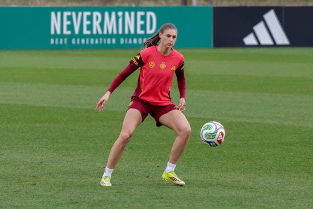 24.02.2026, xgrfx, Fussball DFB-Medientermine, Deutsche Frauennationalmannschaft - Training v.l. Jule Brand (Deutsche Frauennationalmannschaft) (DFL DFB REGULATIONS PROHIBIT ANY USE OF PHOTOGRAPHS as IMAGE SEQUENCES and or QUASI-VIDEO) Frankfurt am Main