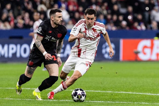 UEFA Champions League: Bayer 04 Leverkusen - Olympiacos FC; 24.02.2026 Aleix García (Bayer 04 Leverkusen, 24), Santiago Hezze (Olympiacos FC, 32) UEFA Champions League: Bayer 04 Leverkusen - Olympiacos FC; BayArena, Leverkusen; 24.02.2026 Copyright: xBEAUTIFULxSPORTS Buriakovx