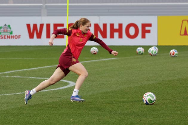 24.02.2026, xgrfx, Fussball DFB-Medientermine, Deutsche Frauennationalmannschaft - Training v.l. Sjoeke Nüsken (Deutsche Frauennationalmannschaft) (DFL DFB REGULATIONS PROHIBIT ANY USE OF PHOTOGRAPHS as IMAGE SEQUENCES and or QUASI-VIDEO) Frankfurt am Main