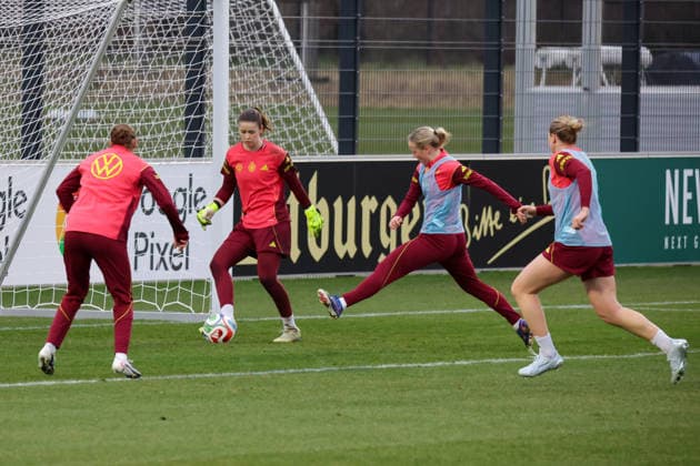 24.02.2026, xgrfx, Fussball DFB-Medientermine, Deutsche Frauennationalmannschaft - Training v.l. Stina Johannes, Franziska Kett, Rebecca Knaak (Deutsche Frauennationalmannschaft) (DFL DFB REGULATIONS PROHIBIT ANY USE OF PHOTOGRAPHS as IMAGE SEQUENCES and or QUASI-VIDEO) Frankfurt am Main