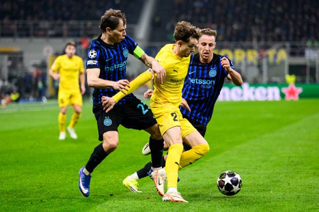 260224 Hakon Evjen of Bodo Glimt and NicolÃ² Barella of Inter during the UEFA Champions League football match between Inter and Bodo Glimt on February 24, 2026 in Milan. Photo: Marius Simensen BILDBYRAN COP 238 MM0057 bbeng football fotball fotboll soccer uefa champions league mesterligaen bodo glimt inter fc internazionale milano Copyright: MARIUSxSIMENSEN BB260224BB389