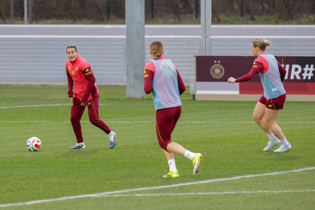 24.02.2026, xgrfx, Fussball DFB-Medientermine, Deutsche Frauennationalmannschaft - Training v.l. Carlotta Wamser (Deutsche Frauennationalmannschaft) (DFL DFB REGULATIONS PROHIBIT ANY USE OF PHOTOGRAPHS as IMAGE SEQUENCES and or QUASI-VIDEO) Frankfurt am Main