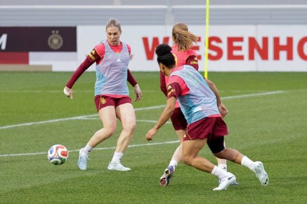 24.02.2026, xgrfx, Fussball DFB-Medientermine, Deutsche Frauennationalmannschaft - Training v.l. Rebecca Knaak (Deutsche Frauennationalmannschaft) (DFL DFB REGULATIONS PROHIBIT ANY USE OF PHOTOGRAPHS as IMAGE SEQUENCES and or QUASI-VIDEO) Frankfurt am Main