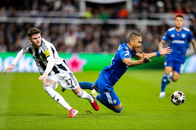Newcastle United v QarabaÄü FK, UEFA Champions League Alex Murphy Of Newcastle United Slide Tackles Dani Bolt of Qarabag FK during the Newcastle United v QarabaÄü FK UEFA Champions League Play-Offs 2nd Leg match at St. James Park, Newcastle Upon Tyne, England on 24 February 2026 Credit: Lee Keuneke Every Second Media Editorial use only. All images are copyright Every Second Media Limited. No images may be reproduced without prior permission. Copyright: xIMAGO EveryxSecondxMediax ESM-1821-0052 LeexKeunekex xEveryxSecondxMediax