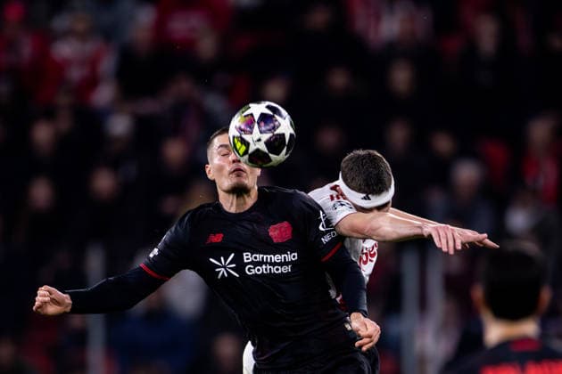 LEVERKUSEN, GERMANY - FEBRUARY 24: Ernest Poku of Bayer 04 Leverkusen and Lorenzo Pirola of Olympiacos FC compete for the headed ball during the UEFA Champions League 2025 26 League Knockout Play-off Second Leg match between Bayer 04 Leverkusen and Olympiacos FC at BayArena on February 24, 2026 in Leverkusen, Germany. (Photo by Rene Nijhuis) SPO  Copyright: xRenexNijhuis