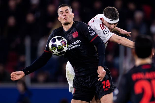 LEVERKUSEN, GERMANY - FEBRUARY 24: Ernest Poku of Bayer 04 Leverkusen and Lorenzo Pirola of Olympiacos FC compete for the headed ball during the UEFA Champions League 2025 26 League Knockout Play-off Second Leg match between Bayer 04 Leverkusen and Olympiacos FC at BayArena on February 24, 2026 in Leverkusen, Germany. (Photo by Rene Nijhuis) SPO  Copyright: xRenexNijhuis