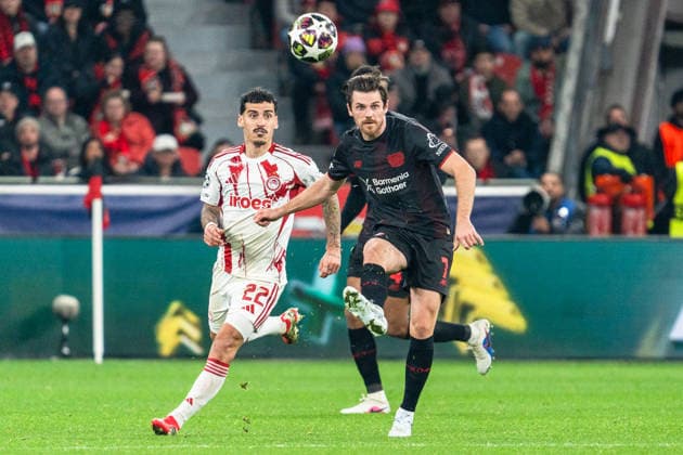 UEFA Champions League 2025 2026 Bayer 04 Leverkusen vs. Olympiakos Piräus, Play-Offs Rückrunde, Dienstag, 23.02.2026 BayArena (Nordrhein-Westfalen, Deutschland) Jonas Hofmann ( 7) Chiquinho (Olympiakos Piräus, 22) Copyright: xCelinaxLeiersx