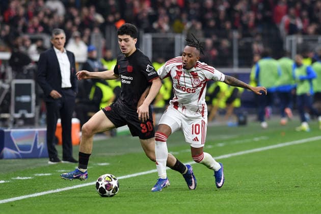 Ibrahim Maza (Bayer 04 Leverkusen) und Gelson Martins (Olympiakos FC) im Zweikampf waehrend des Spiels der UEFA Champions League 2025 26, Play-offs, Rückspiel zwischen Bayer 04 Leverkusen und Olympiakos Piräus, BayArena am 24. February 2026 in Leverkusen, Deutschland. (Foto von Ralf Treese DeFodi Images) +++ Ibrahim Maza (Bayer 04 Leverkusen) und Gelson Martins (Olympiakos FC) battle for the ball during the UEFA Champions League 2025 26 League Knockout Play-off Second Leg match between Bayer 04 Leverkusen and Olympiacos FC at BayArena on February 24, 2026 in Leverkusen, Germany. (Photo by Ralf Treese DeFodi Images) -