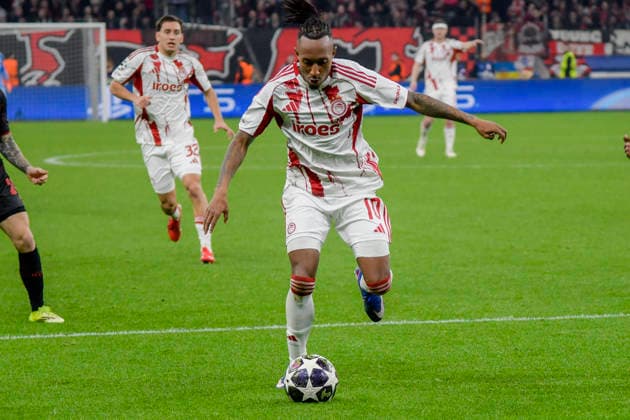 Strafraumszene Torchance von Gelson Martins (Piraeus 10) 24.02.2026 Fussball Champions League, Bayer Leverkusen vs Olympiakos Piraeus, BayArena, Leverkusen,