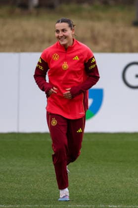 Frankfurt am Main, Deutschland 24. Februar 2026: Vorbereitung auf das Frauen WM-Qualifikationsspiel Deutschland vs. Slovenien - Training Im Bild: Carlotta Wamser (Deutschland) beim Training in Frankfurt Copyright: HMBxMedia MadeleinexFantini