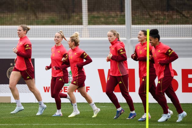 Frankfurt am Main, Deutschland 24. Februar 2026: Vorbereitung auf das Frauen WM-Qualifikationsspiel Deutschland vs. Slovenien - Training Im Bild: v.li. Rebecca Knaak (Deutschland), Giulia Gwinn (Deutschland), Linda Dallmann (Deutschland), Franziska Kett (Deutschland), Carlotta Wamser (Deutschland) und Shekriera Martinez (Deutschland) Copyright: HMBxMedia MadeleinexFantini
