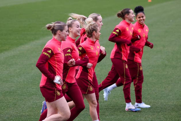 Frankfurt am Main, Deutschland 24. Februar 2026: Vorbereitung auf das Frauen WM-Qualifikationsspiel Deutschland vs. Slovenien - Training Im Bild: v.li. Rebecca Knaak (Deutschland), Giulia Gwinn (Deutschland), Linda Dallmann (Deutschland) und ihre Mannschaftskolleginnen beim Training in Frankfurt Copyright: HMBxMedia MadeleinexFantini