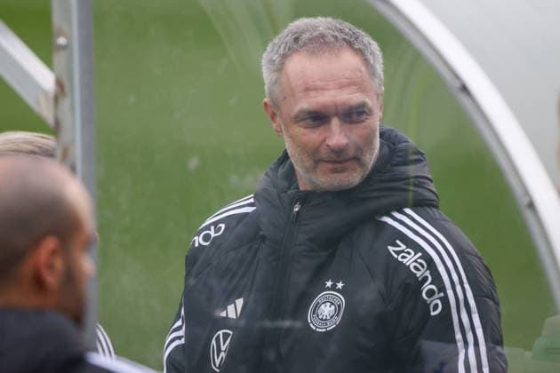 Frankfurt am Main, Deutschland 24. Februar 2026: Vorbereitung auf das Frauen WM-Qualifikationsspiel Deutschland vs. Slovenien - Training Im Bild: Bundestrainer Christian Wück Wueck (Deutschland) beim Training in Frankfurt Copyright: HMBxMedia MadeleinexFantini