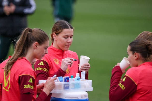 Frankfurt am Main, Deutschland 24. Februar 2026: Vorbereitung auf das Frauen WM-Qualifikationsspiel Deutschland vs. Slovenien - Training Im Bild: v.li. Jule Brand (Deutschland) und Larissa Mühlhaus Muehlhaus (Deutschland) Copyright: HMBxMedia MadeleinexFantini
